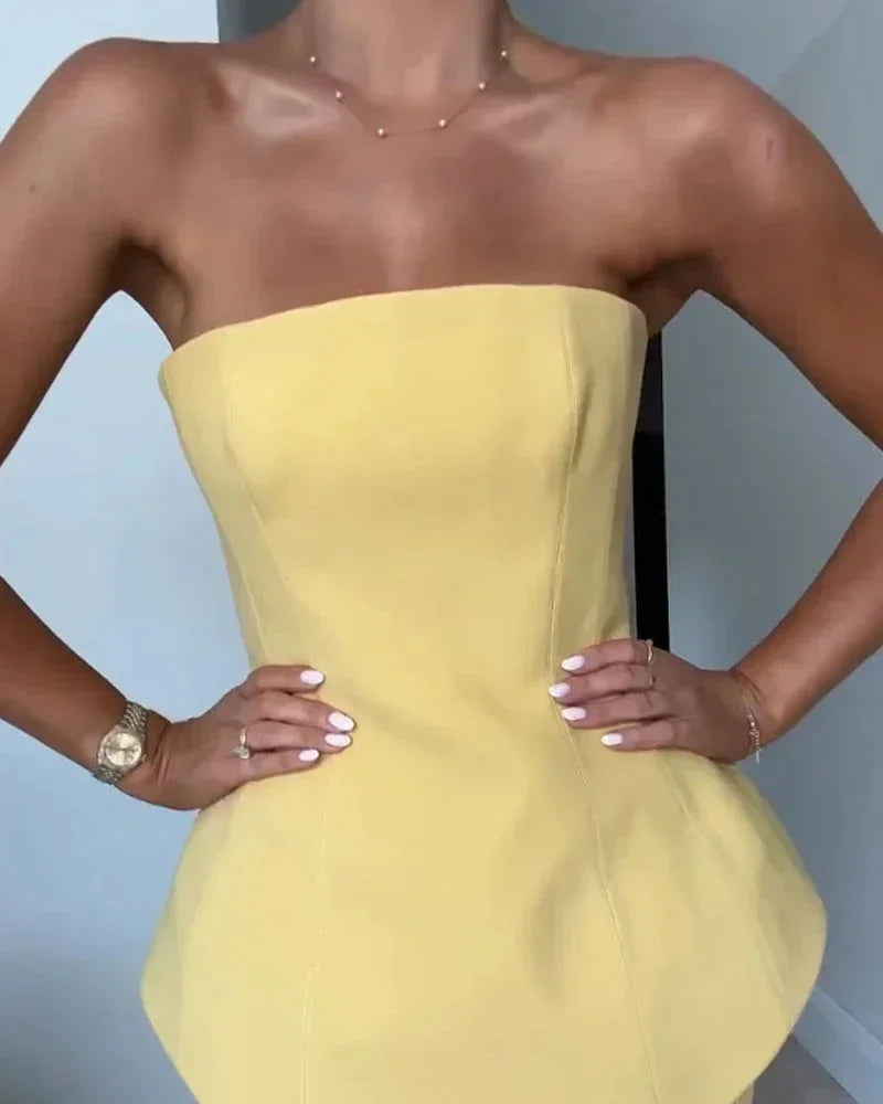 Conjunto a juego amarillo con bustier y falda midi acanalada