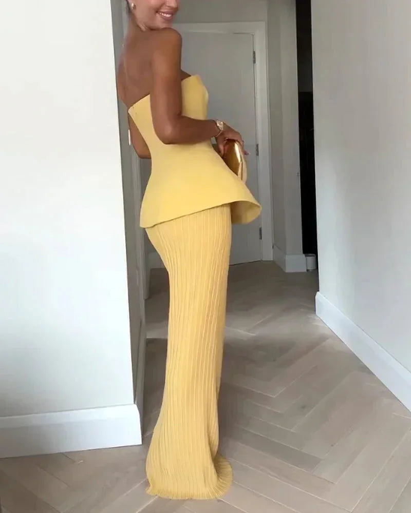 Conjunto a juego amarillo con bustier y falda midi acanalada