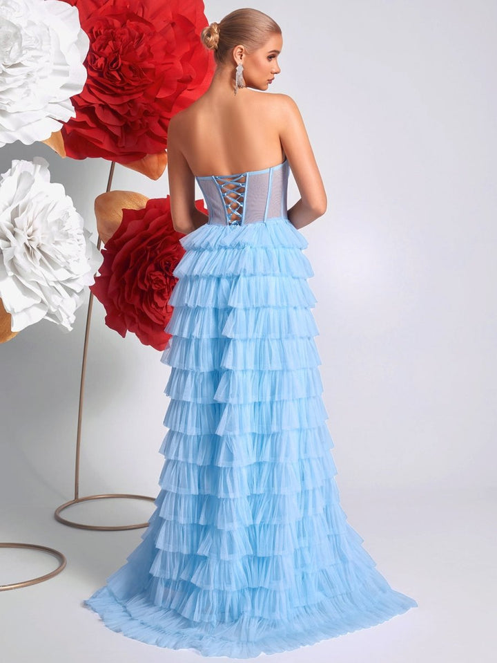 Vestido maxi sin tirantes con volantes para invitados de boda