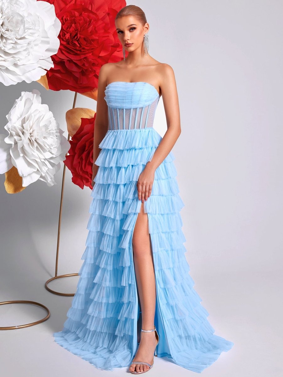 Vestido maxi sin tirantes con volantes para invitados de boda