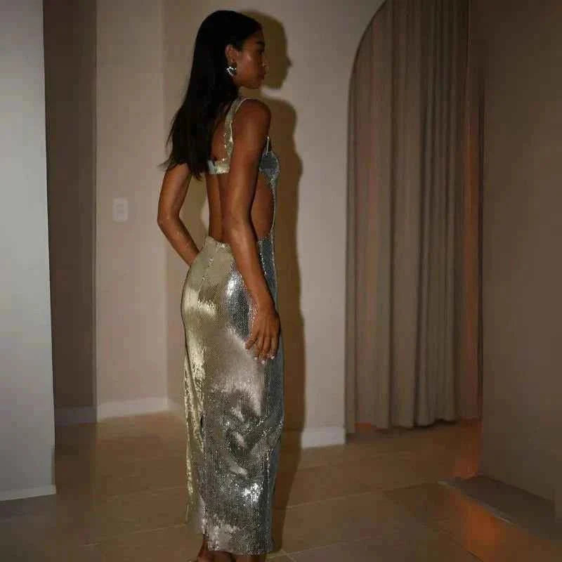 valeria – vestido ajustado de lentejuelas con escote cuadrado y espalda descubierta